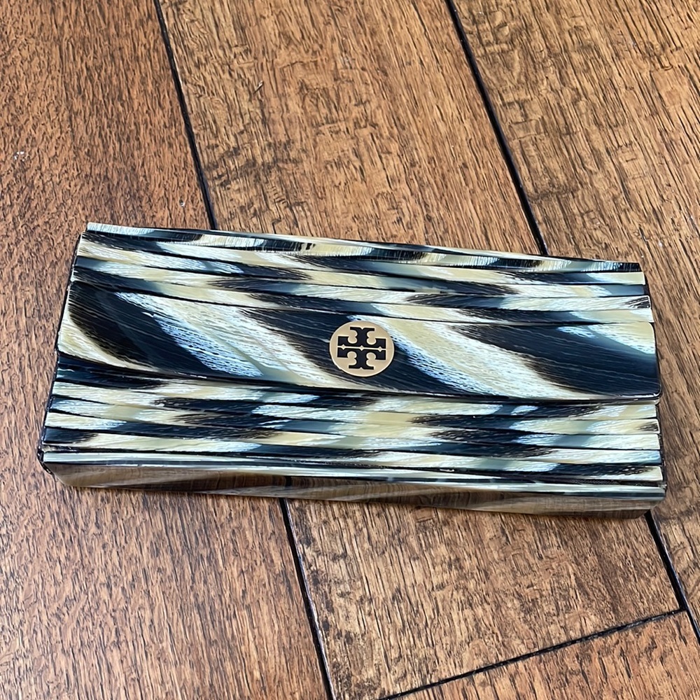 tory burch clutch purse tortoise